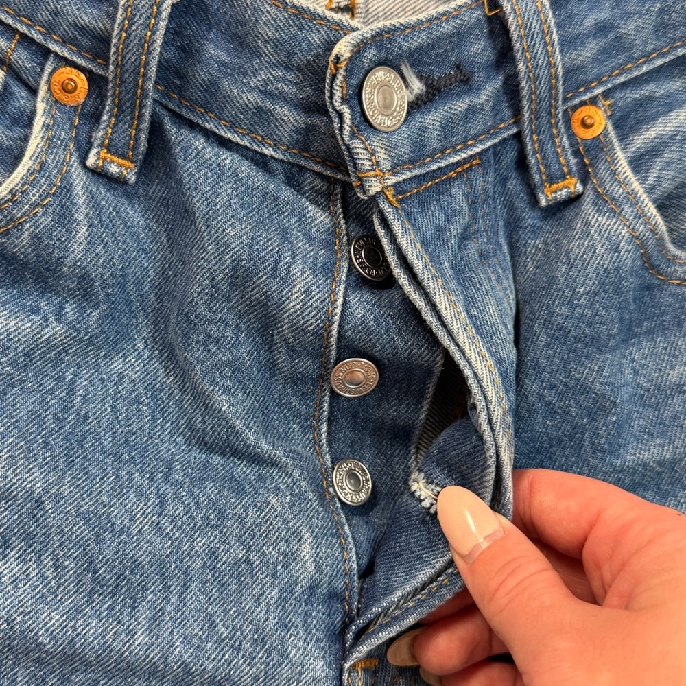 Levi's Button Fly Jeans - Picture 4 of 11